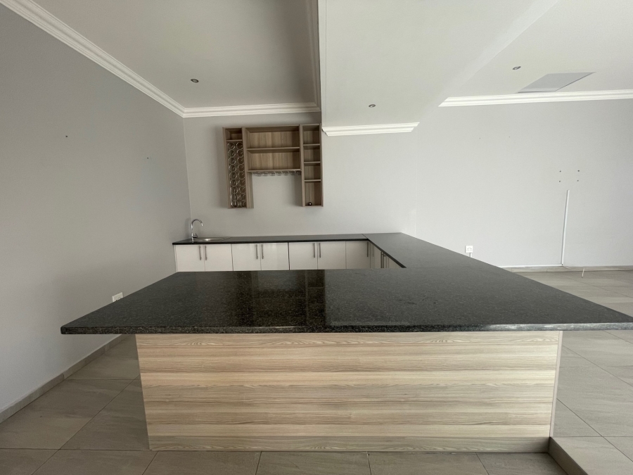 5 Bedroom Property for Sale in Wild Olive Estate Free State